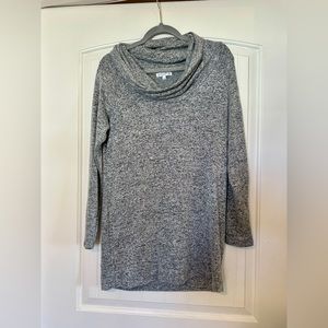 Super soft gray top. Size medium.